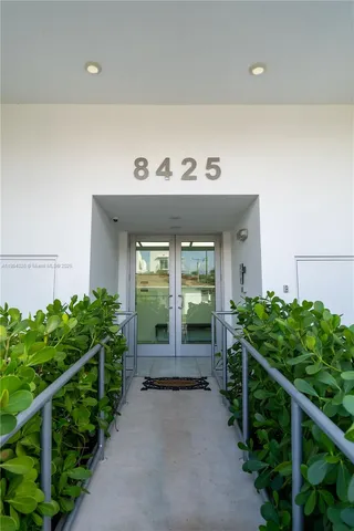 $2,850 | 8425 Crespi Boulevard, Unit 404, Miami Beach, FL 33141