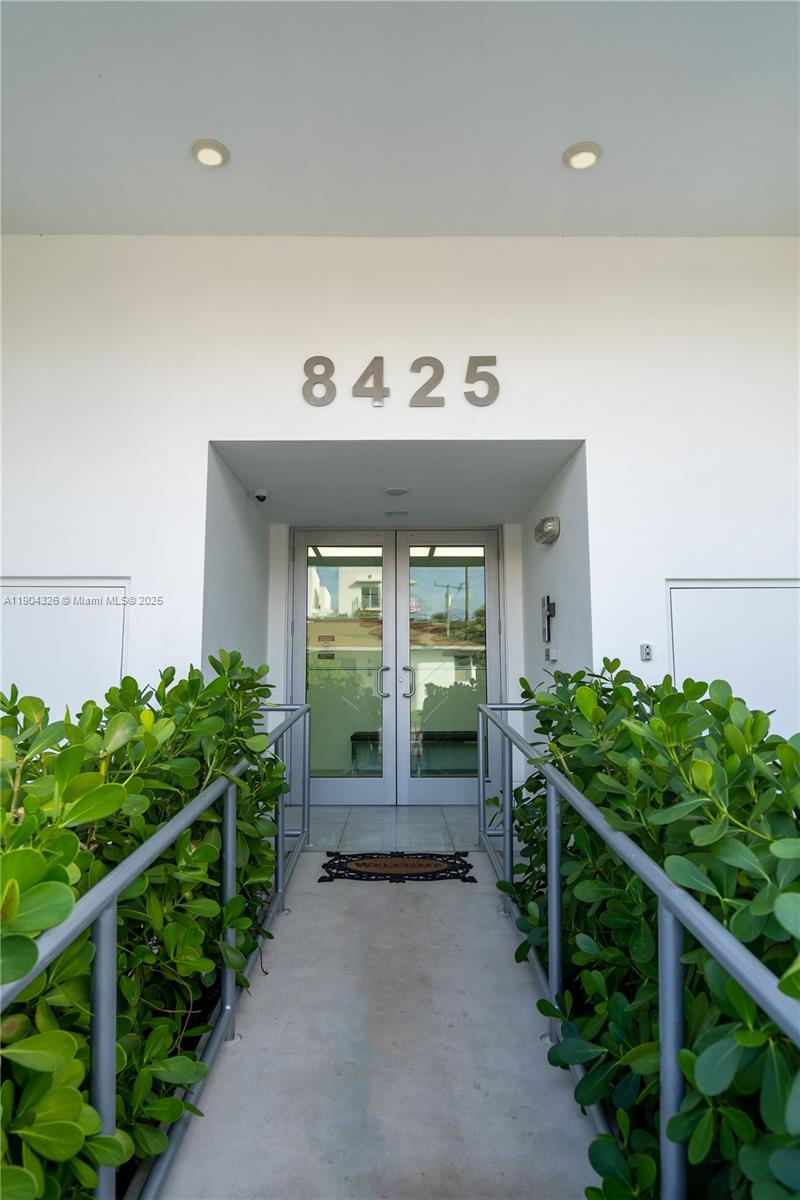 8425 Crespi Boulevard, Unit 404 Miami Beach, FL 33141 - Photo 19 of 21 a view of a room with lots of plants