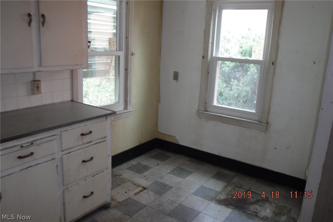 1144 Quilliams Road Cleveland, OH 44121 - Photo 4 of 11