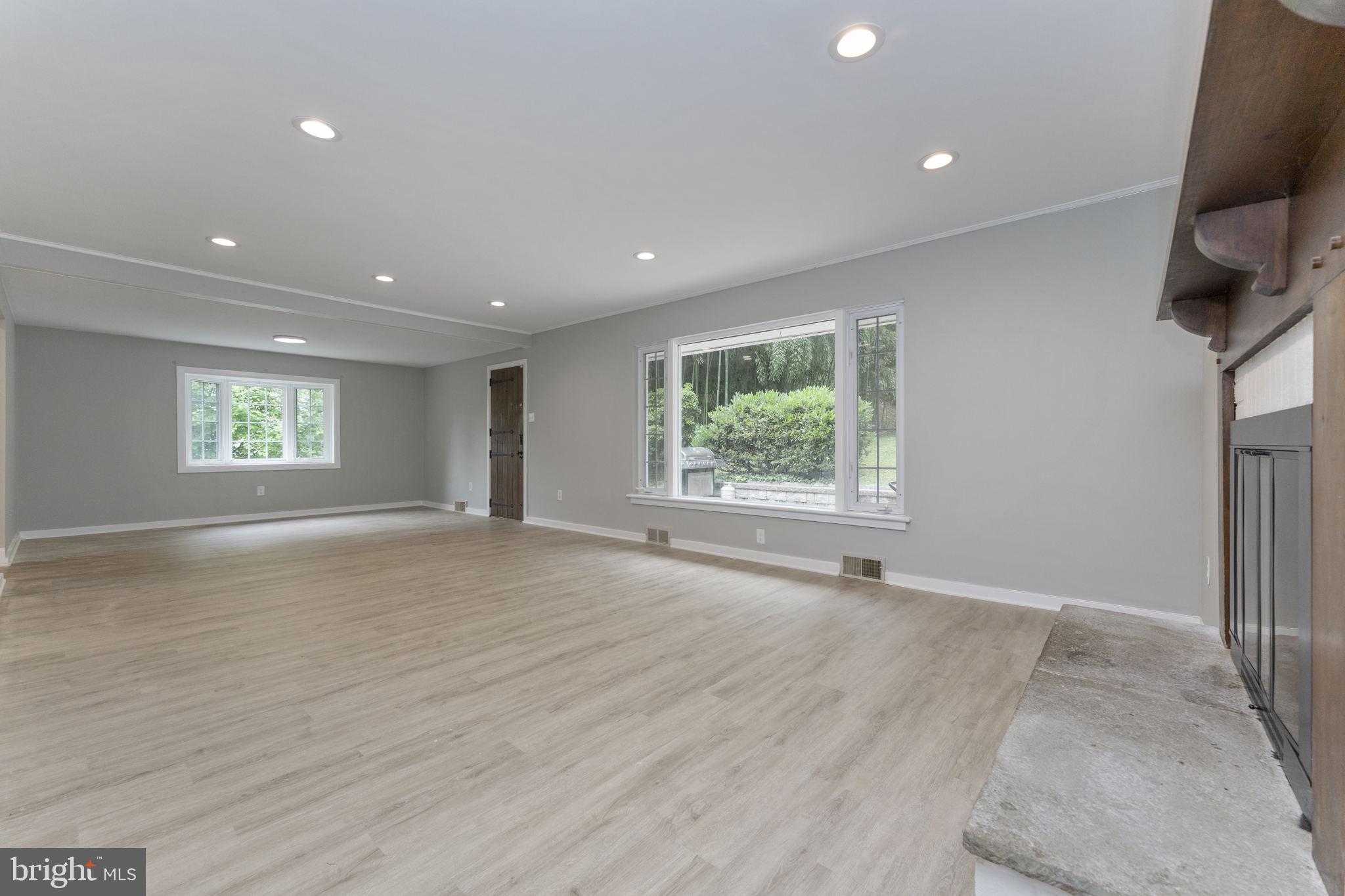 576 Baeder Road Jenkintown, PA 19046 - Photo 5 of 30 Living room/ Dining Area
