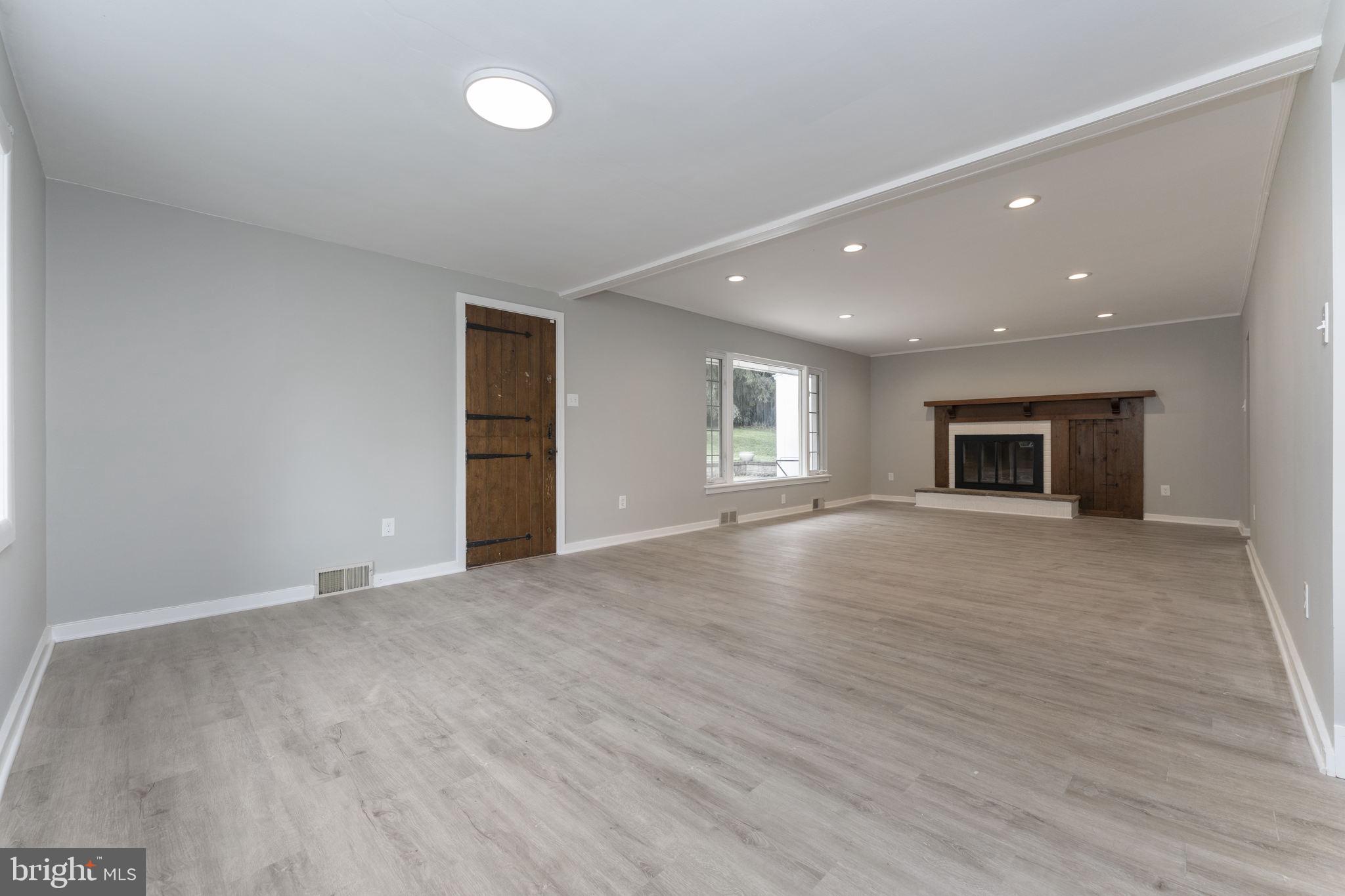 576 Baeder Road Jenkintown, PA 19046 - Photo 6 of 30 Dining Area/ Living room