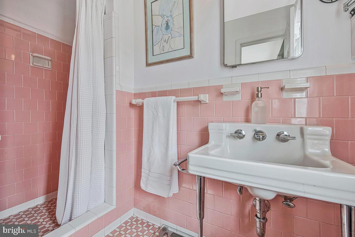 5811 Ridgefield Road Bethesda, MD 20816 - Photo 23 of 33