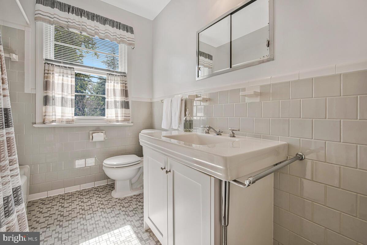5811 Ridgefield Road Bethesda, MD 20816 - Photo 24 of 33 a bathroom with a sink toilet and mirror