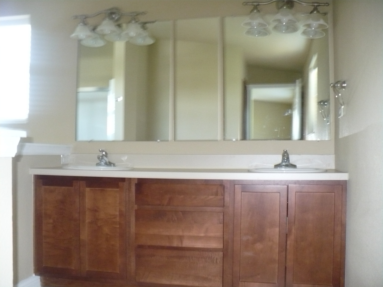 843 Largo Road Key Largo, FL 33037 - Photo 15 of 28 Master bath vanity