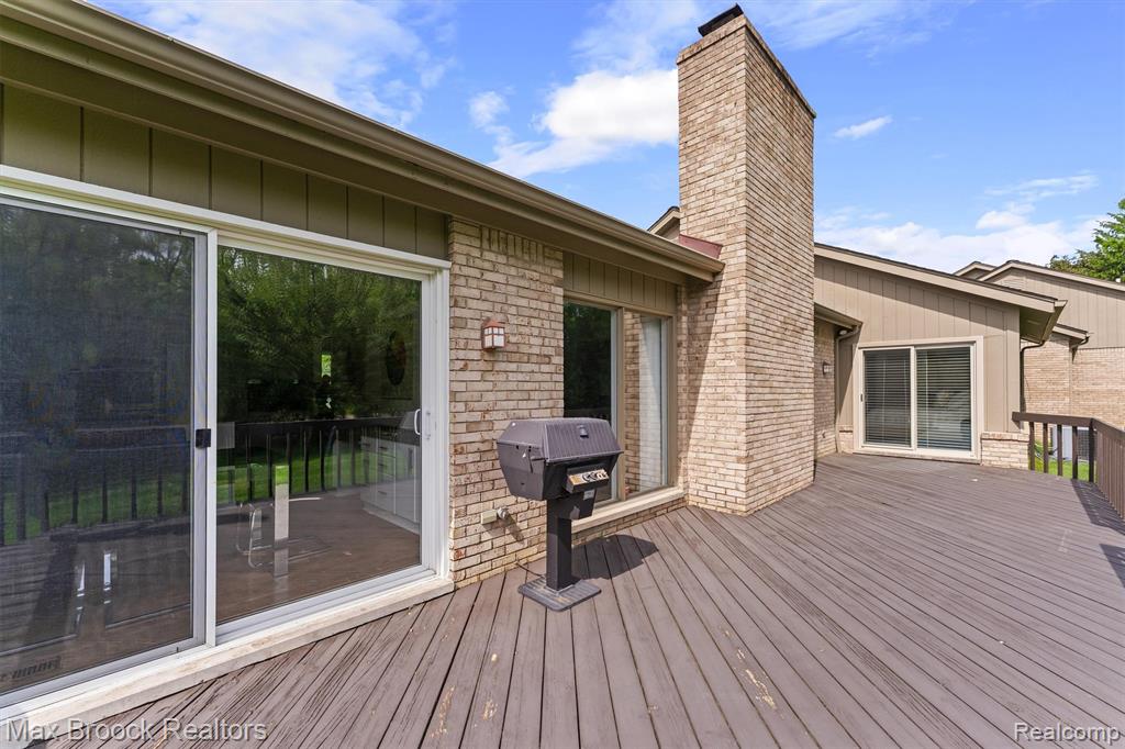 5725 Ridgewood Road West Bloomfield, MI 48322 - Photo 38 of 43