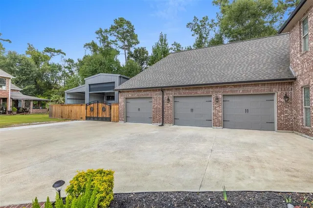 $1,299,000 | 1828 Burnett Bay Drive, Lake Charles, LA 70611