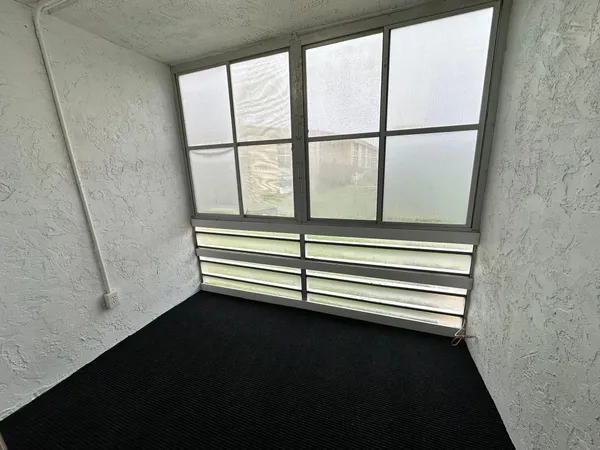 $1,400 | 500 Village Green Circle West, Unit 205, Palm Springs, FL 33461