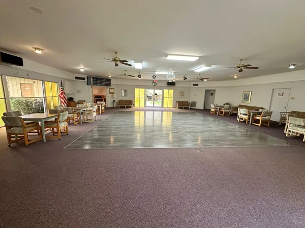 $1,400 | 500 Village Green Circle West, Unit 205, Palm Springs, FL 33461