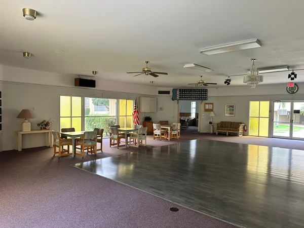 $1,400 | 500 Village Green Circle West, Unit 205, Palm Springs, FL 33461