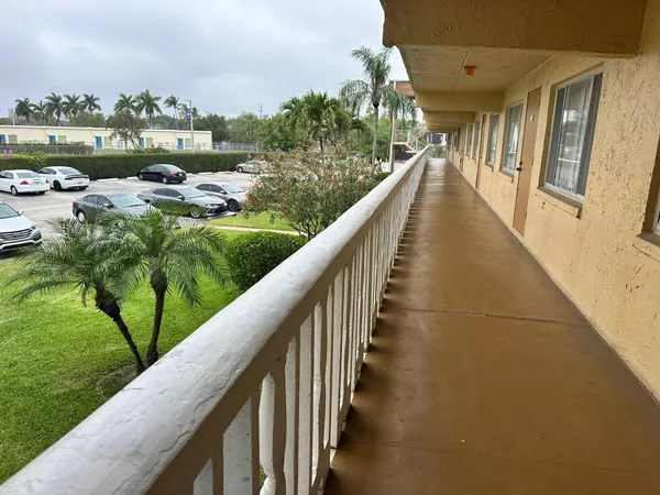 $1,400 | 500 Village Green Circle West, Unit 205, Palm Springs, FL 33461