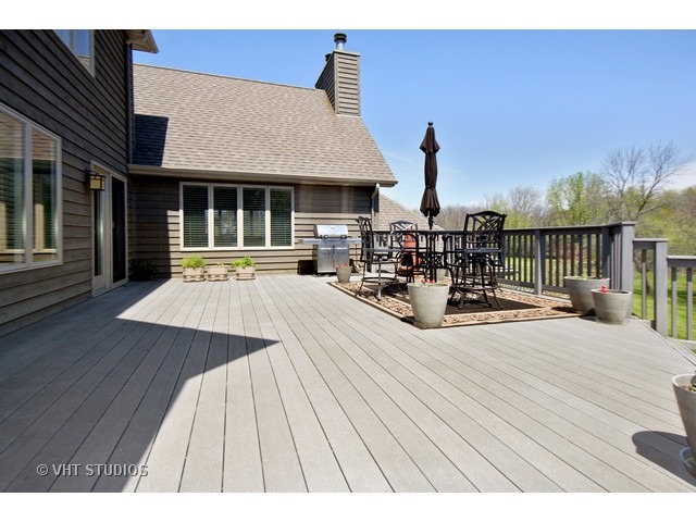 15661 West Peotone Road Wilmington, IL 60481 - Photo 13 of 21 a view of a house with wooden floor and furniture
