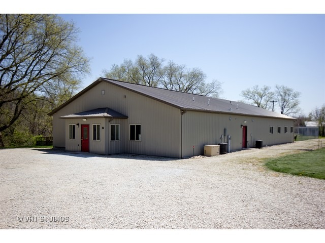 15661 West Peotone Road Wilmington, IL 60481 - Photo 20 of 21 a house with trees in the background