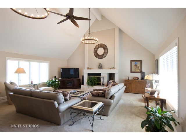 15661 West Peotone Road Wilmington, IL 60481 - Photo 2 of 21 a living room with furniture a clock and a window