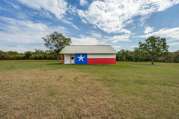 $950,000 | 279 Lakeview Drive, Denison, TX 75020