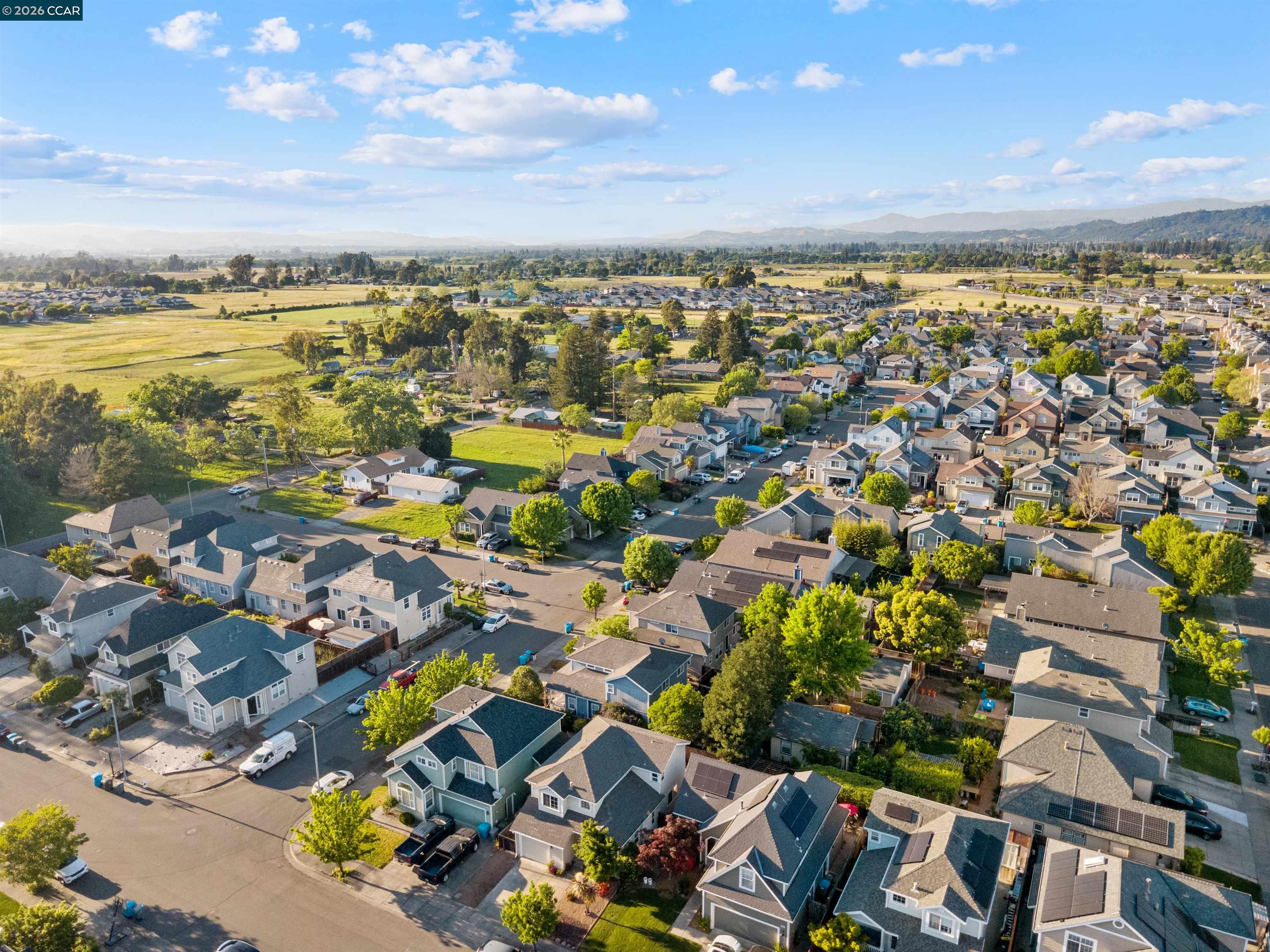 2289 Claiborne Circle Santa Rosa, CA 95403 - Photo 2 of 25
