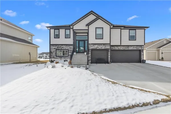 $459,500 | 1504 North 162nd Circle, Basehor, KS 66007