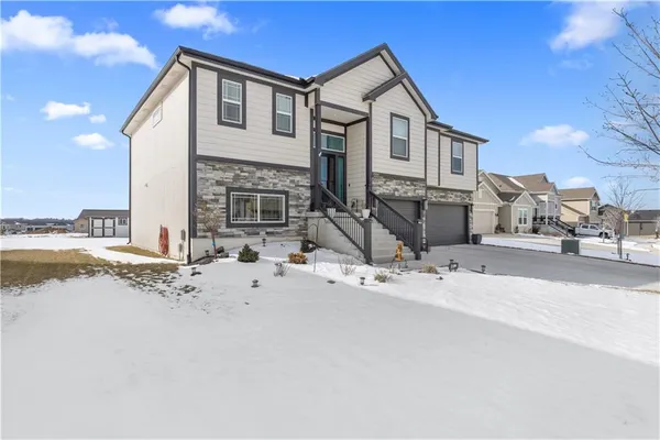 $459,500 | 1504 North 162nd Circle, Basehor, KS 66007