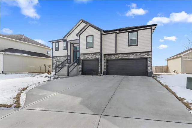 $469,000 | 1504 North 162nd Circle, Basehor, KS 66007