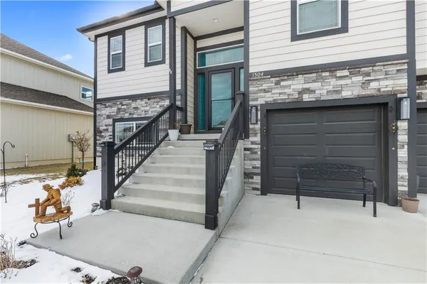 $459,500 | 1504 North 162nd Circle, Basehor, KS 66007