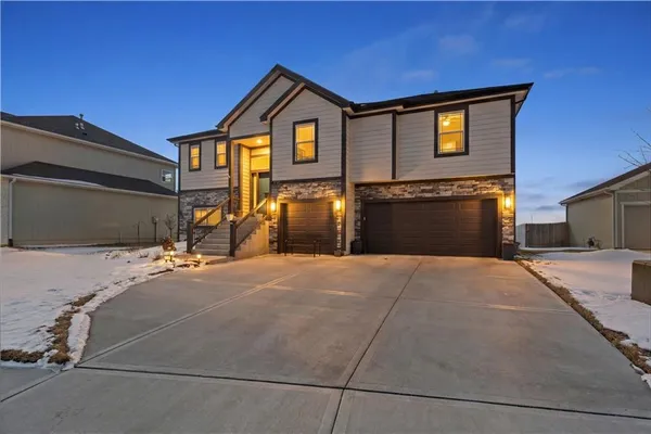 $459,500 | 1504 North 162nd Circle, Basehor, KS 66007