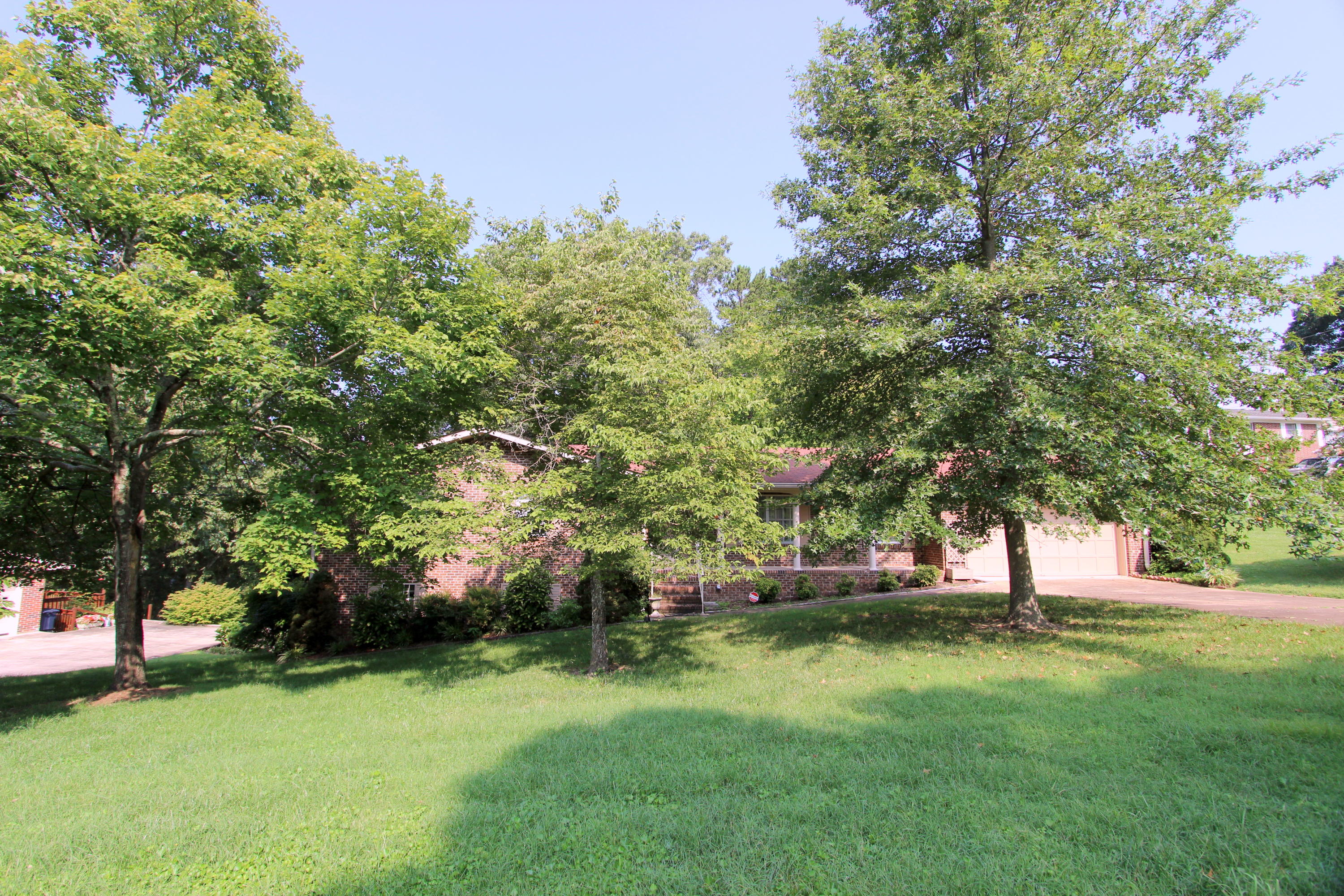 7107 Moreview Road Chattanooga, TN 37412 - Photo 2 of 38 IMG_0702