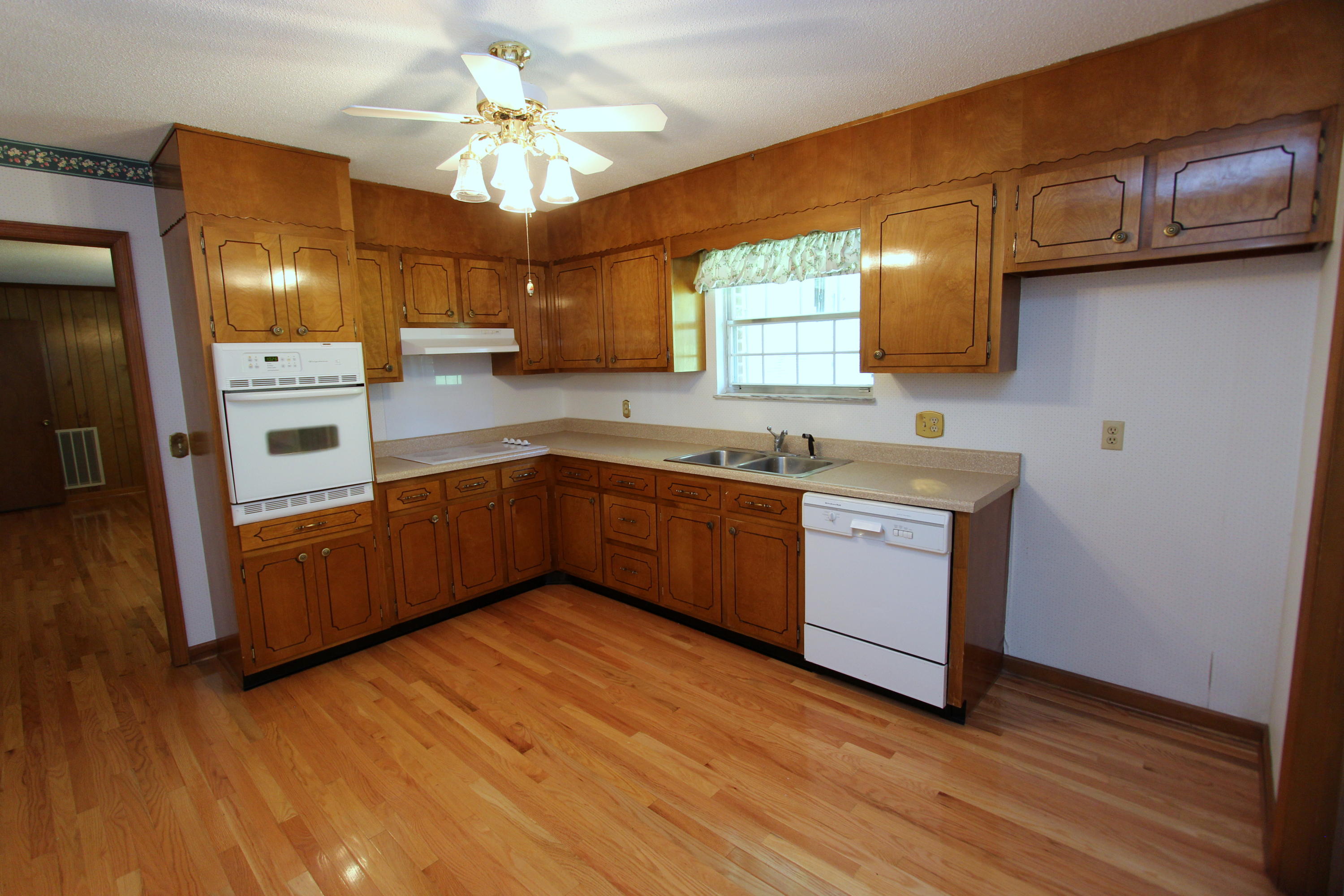 7107 Moreview Road Chattanooga, TN 37412 - Photo 13 of 38 Kitchen
