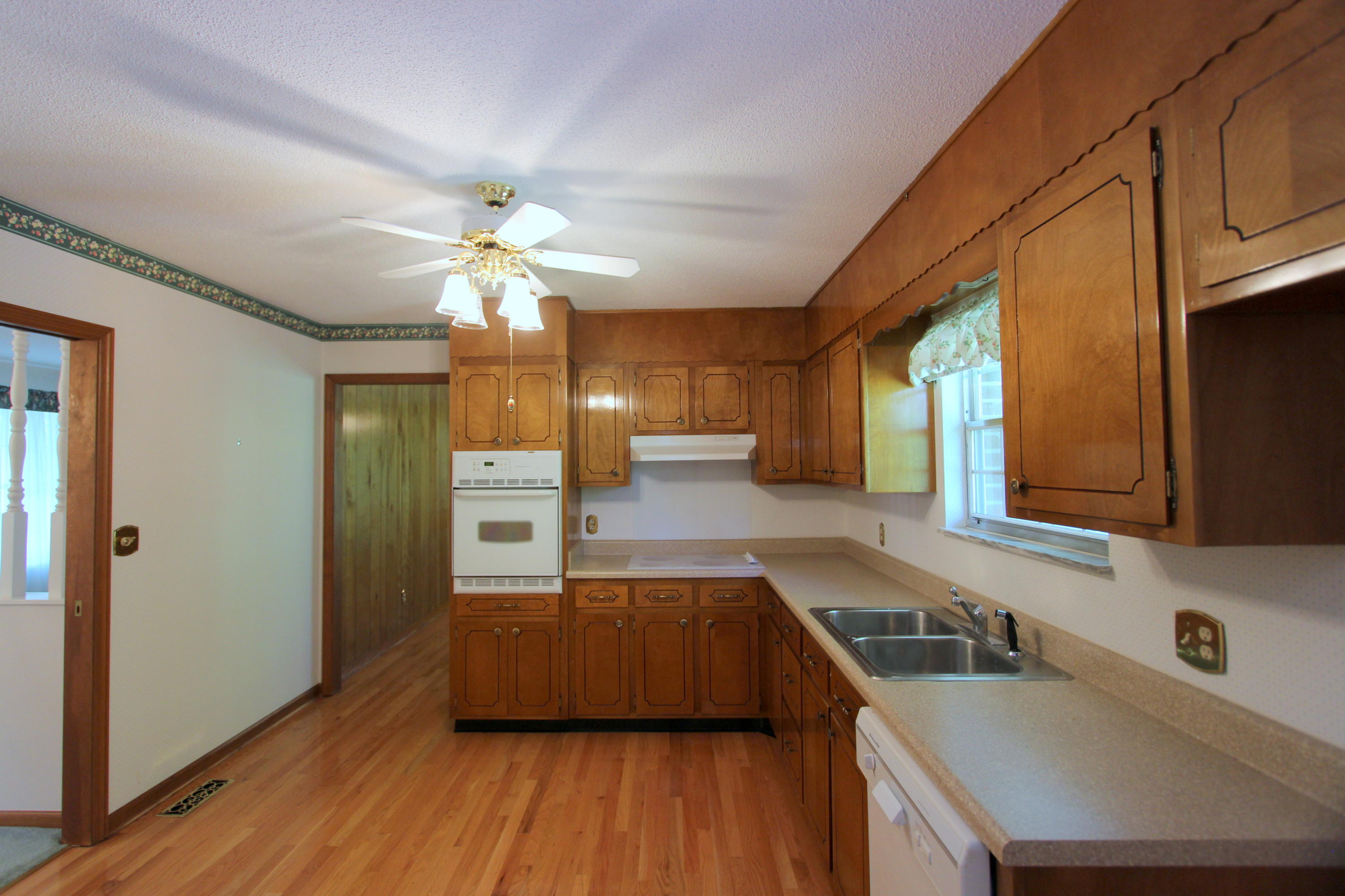 7107 Moreview Road Chattanooga, TN 37412 - Photo 14 of 38 Kitchen