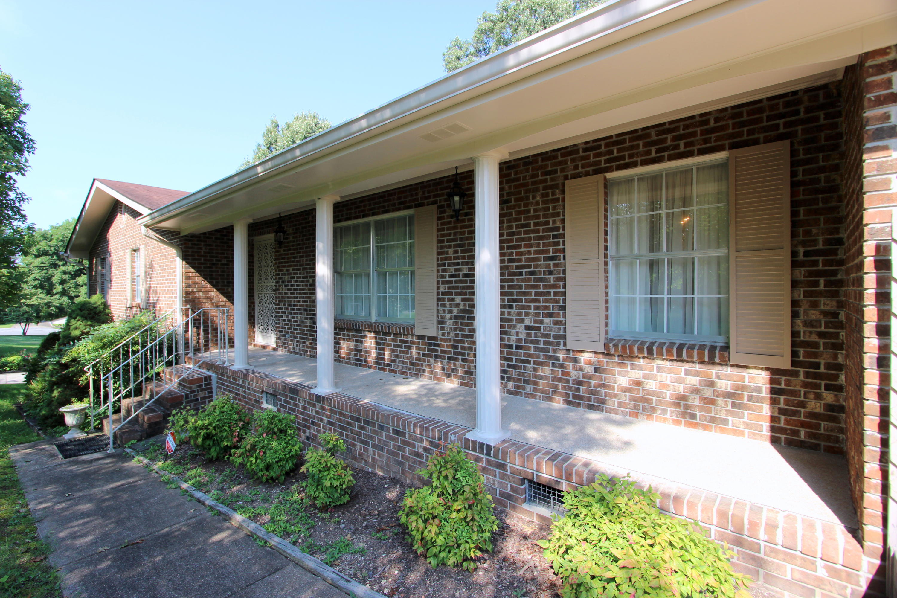 7107 Moreview Road Chattanooga, TN 37412 - Photo 3 of 38 Front Porch