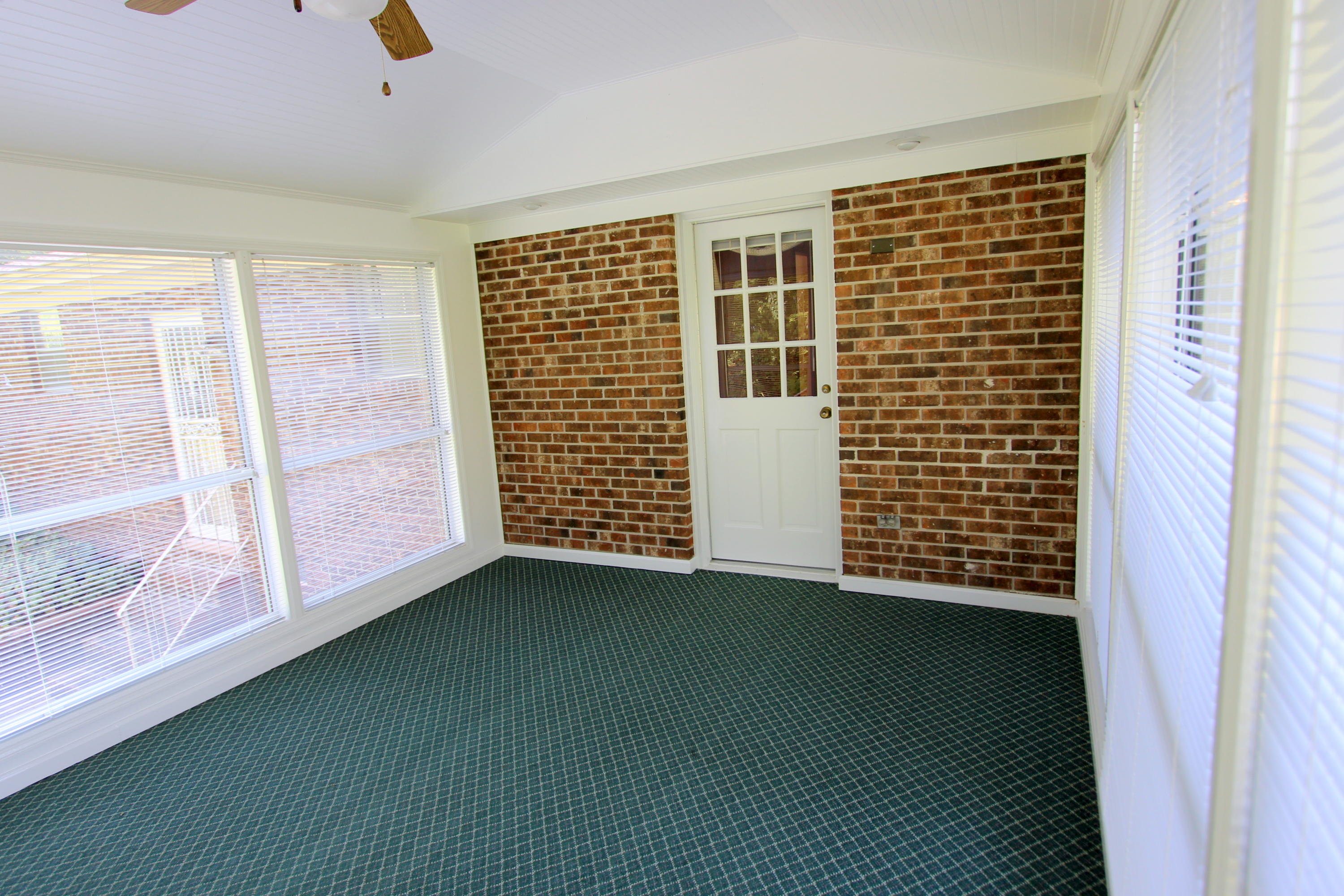 7107 Moreview Road Chattanooga, TN 37412 - Photo 21 of 38 4 Season Room