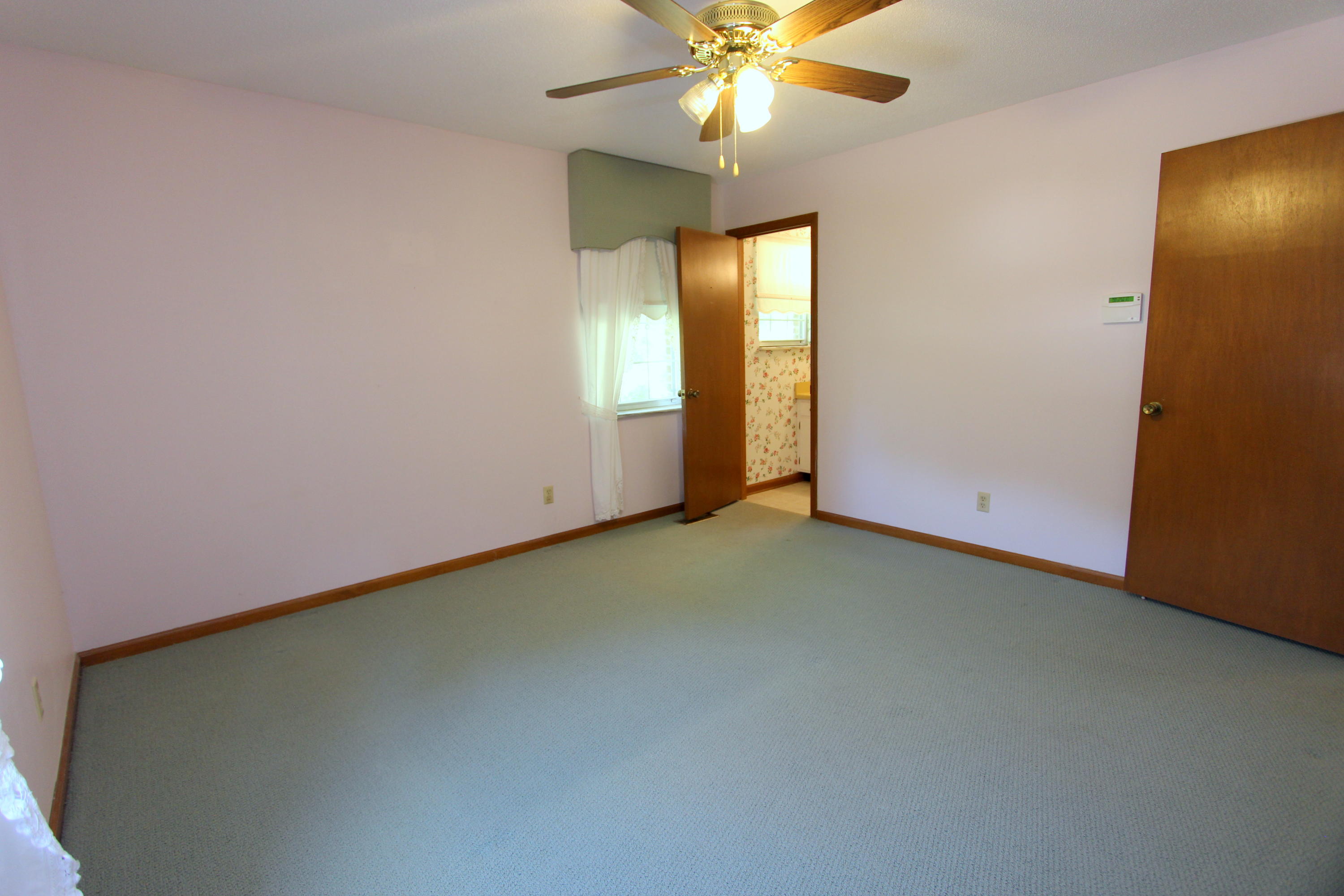 7107 Moreview Road Chattanooga, TN 37412 - Photo 26 of 38 Master Bedroom