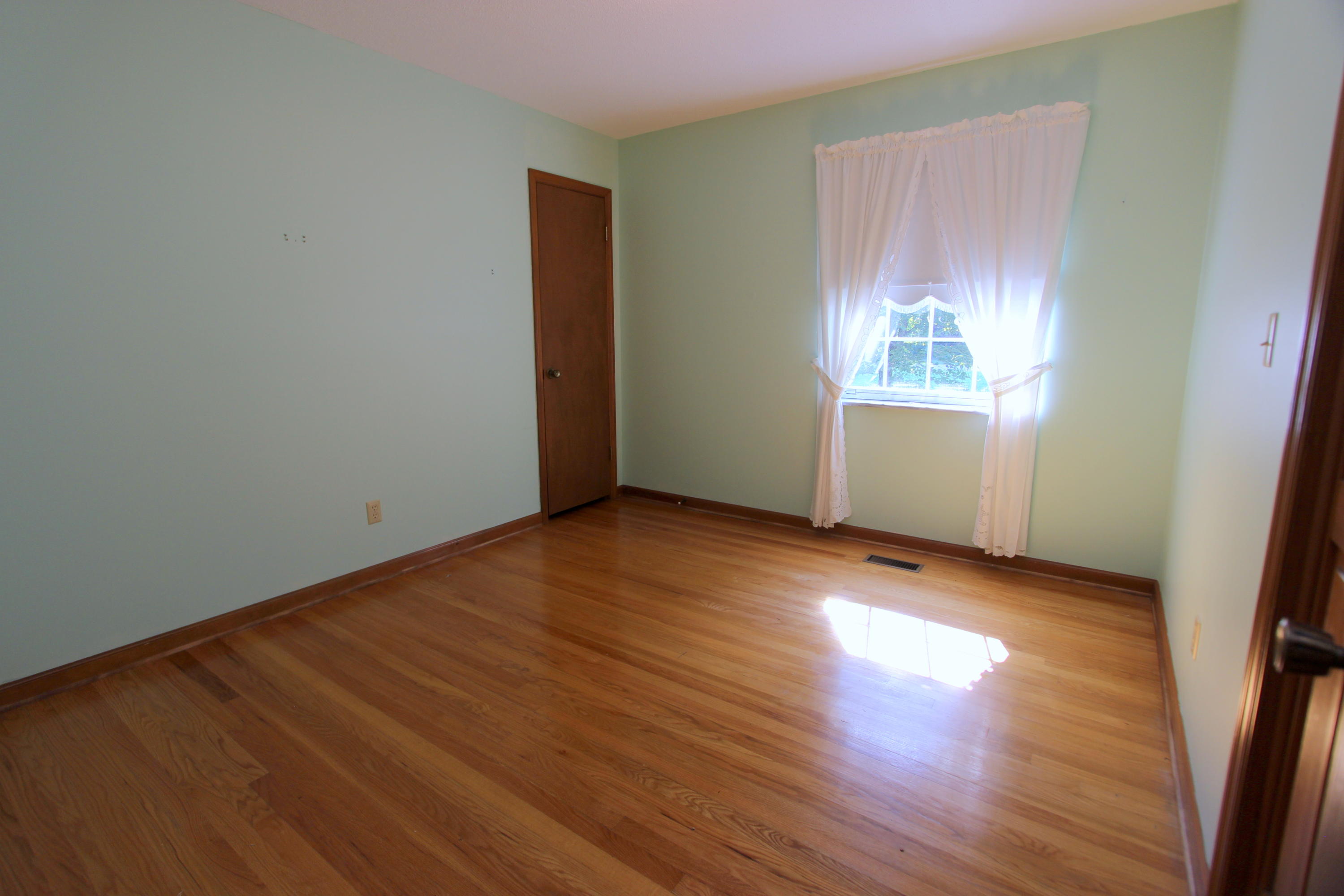 7107 Moreview Road Chattanooga, TN 37412 - Photo 28 of 38 Bedroom 2