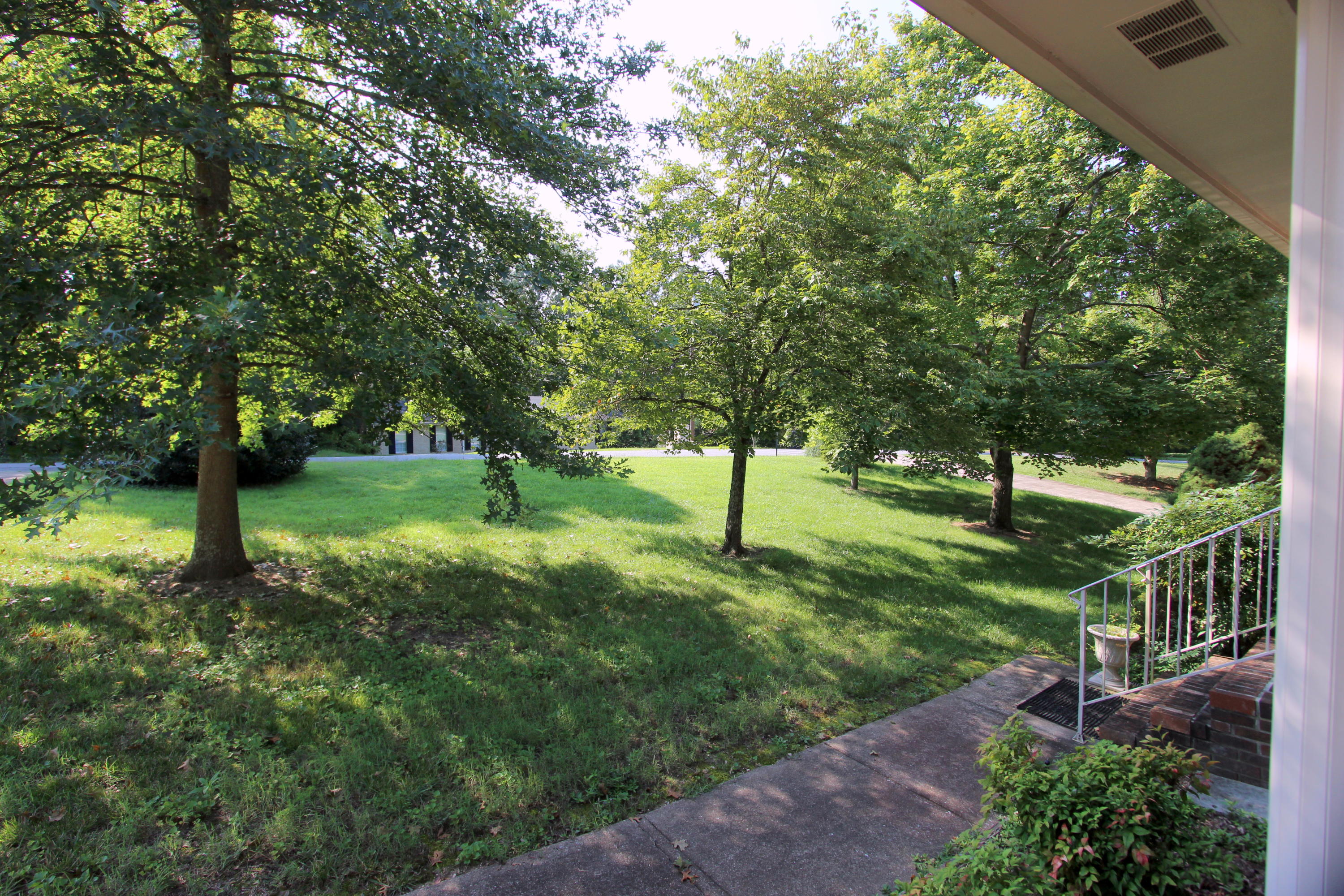7107 Moreview Road Chattanooga, TN 37412 - Photo 4 of 38 Front Porch View