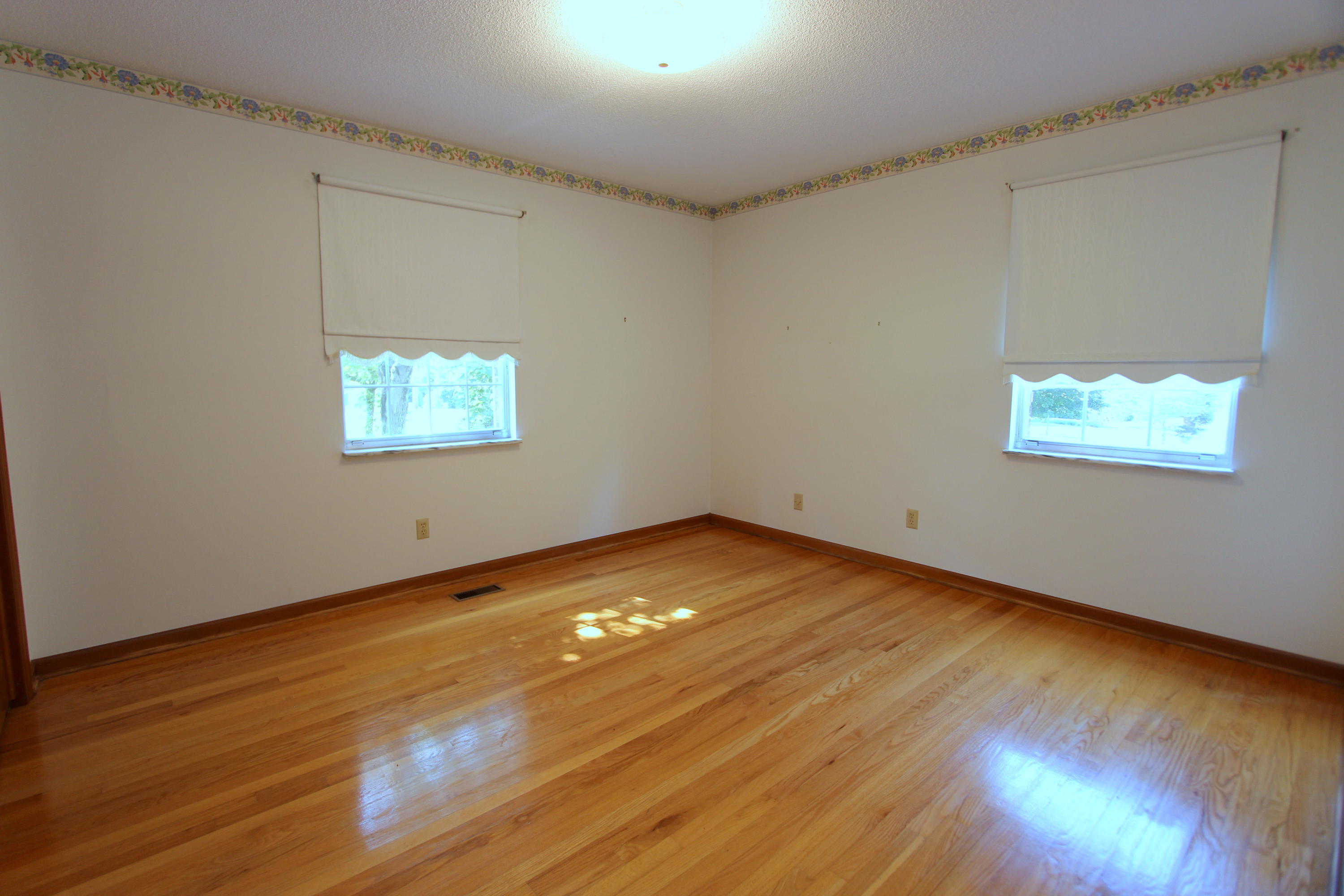 7107 Moreview Road Chattanooga, TN 37412 - Photo 31 of 38 Bedroom 3