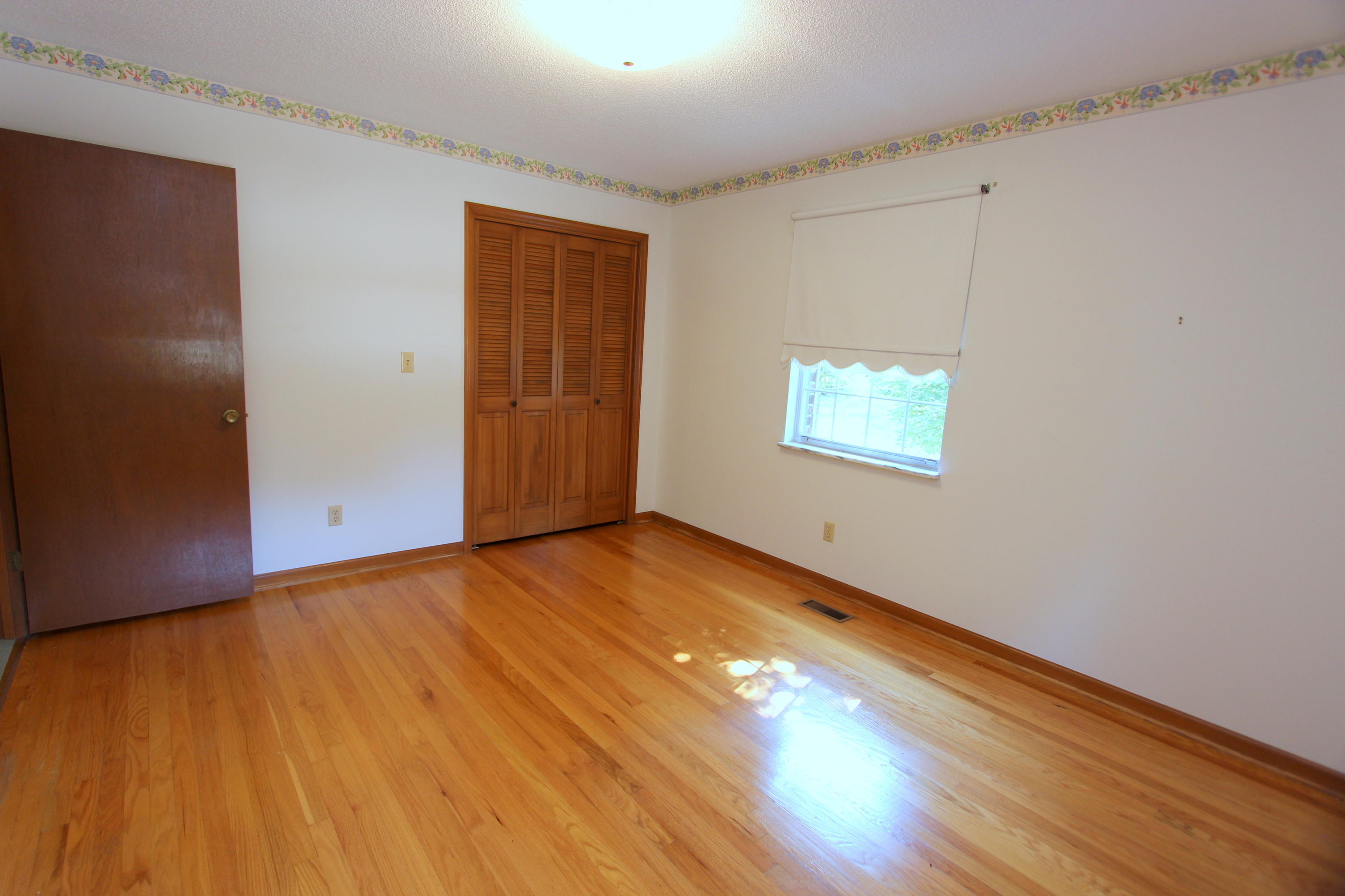 7107 Moreview Road Chattanooga, TN 37412 - Photo 32 of 38 Bedroom 3