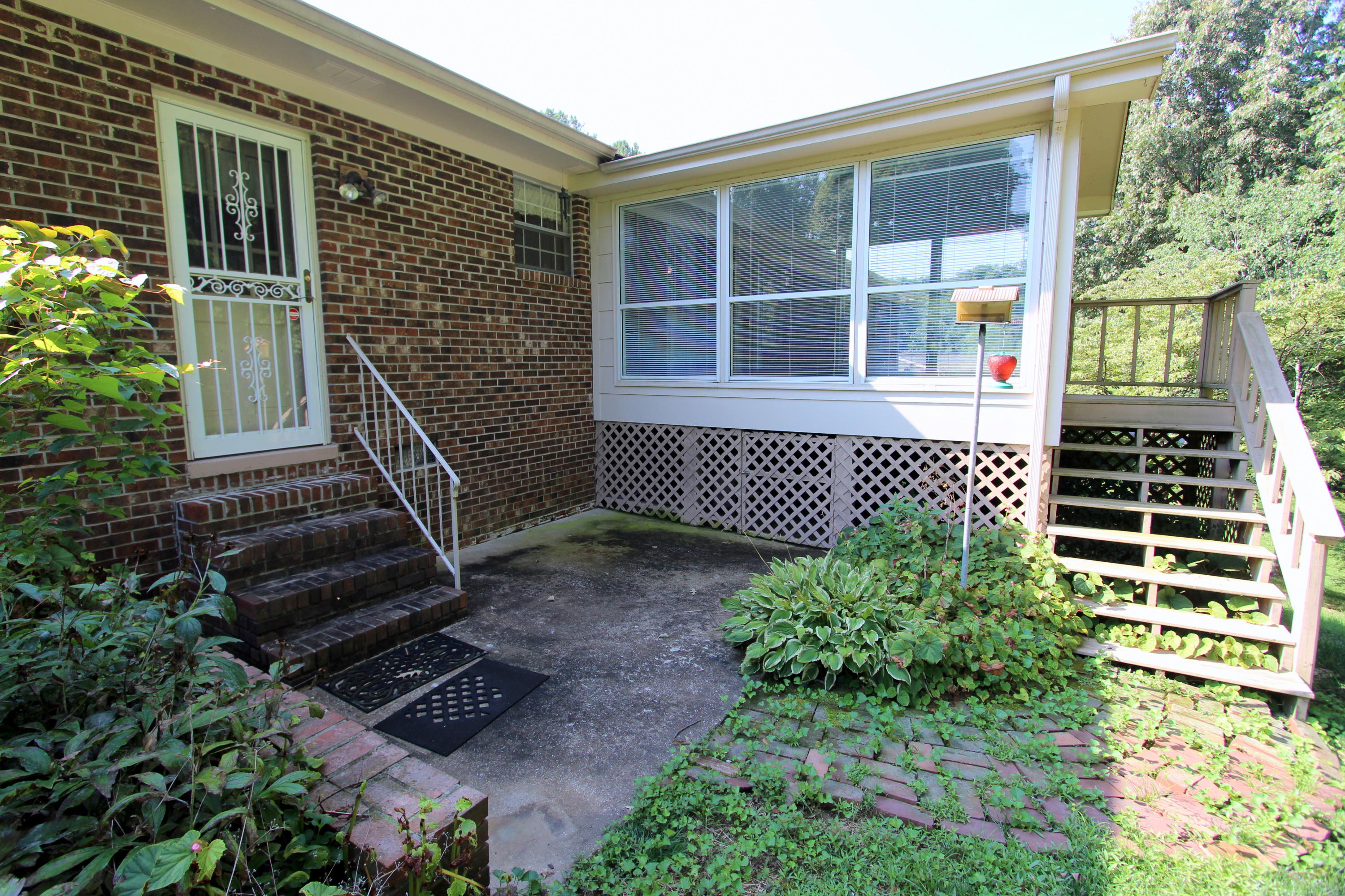 7107 Moreview Road Chattanooga, TN 37412 - Photo 35 of 38 Porch and Patio