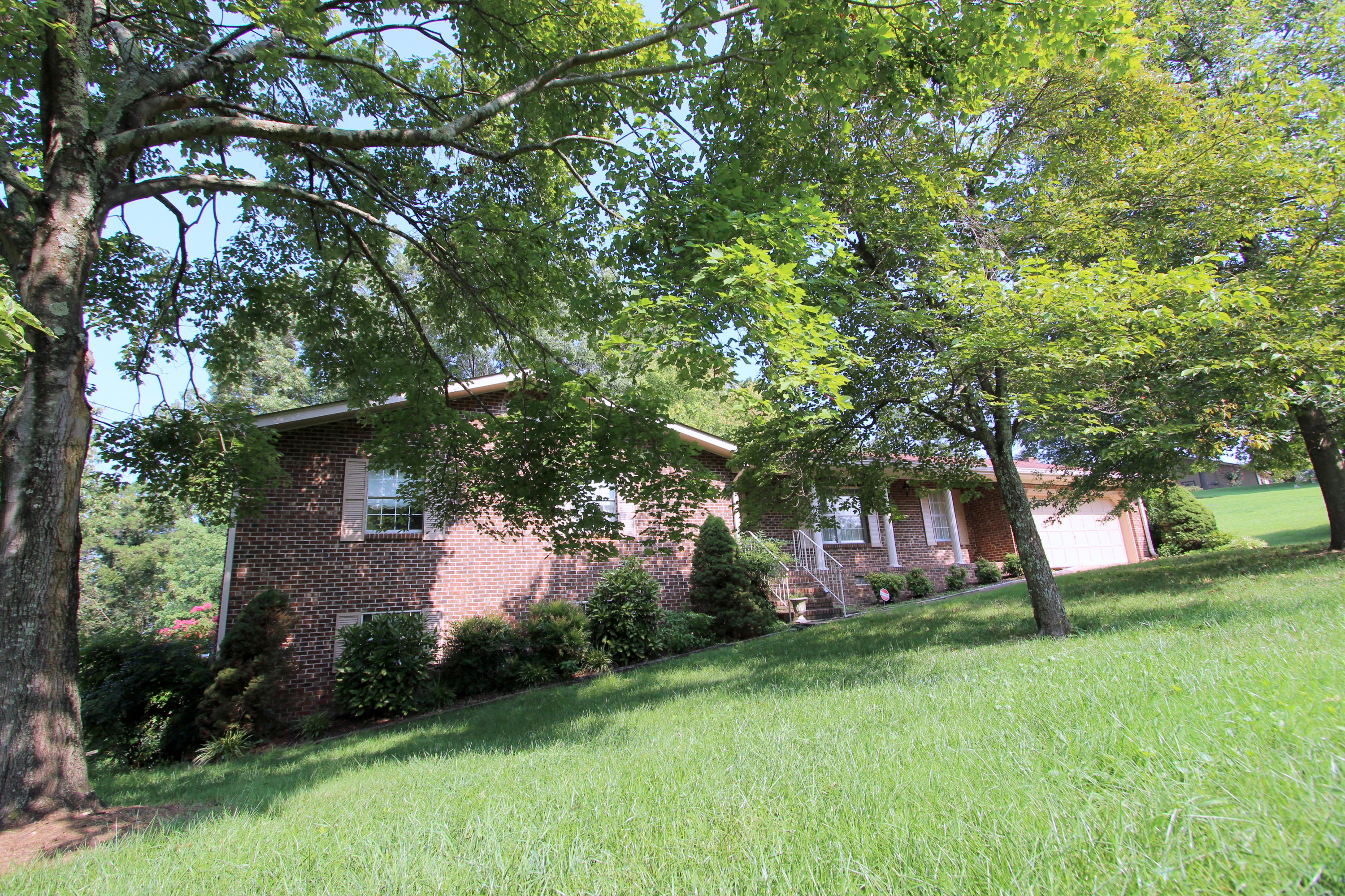 7107 Moreview Road Chattanooga, TN 37412 - Photo 37 of 38 Front View of Home