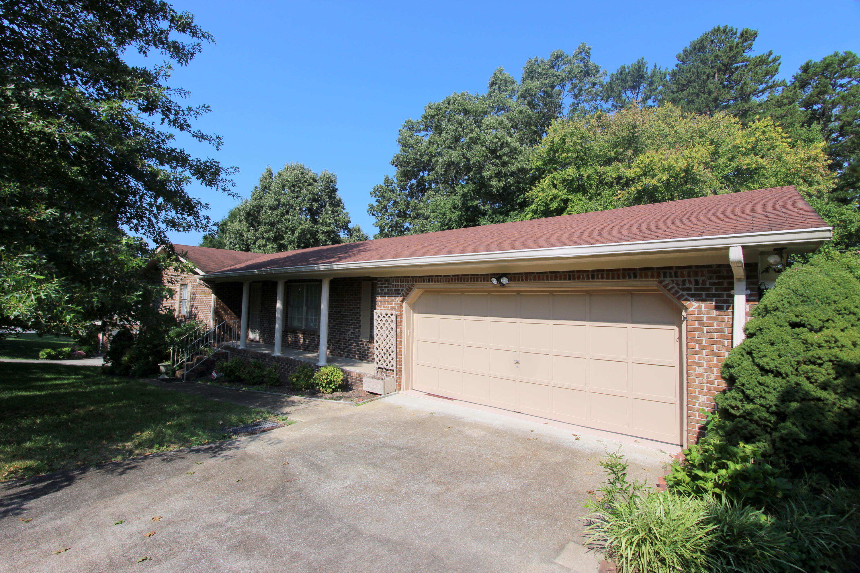 7107 Moreview Road Chattanooga, TN 37412 - Photo 5 of 38 Garage View