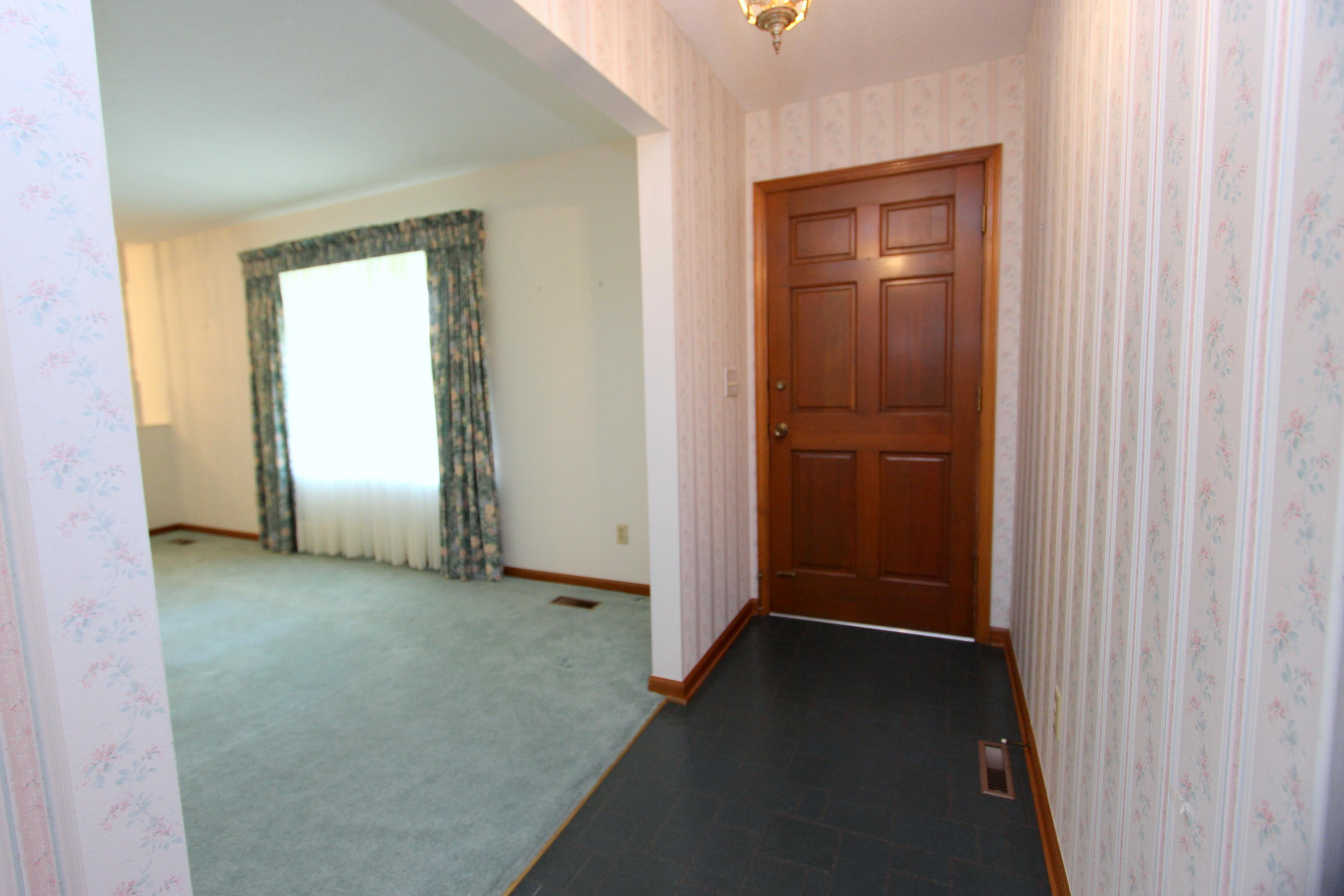 7107 Moreview Road Chattanooga, TN 37412 - Photo 6 of 38 Entrance