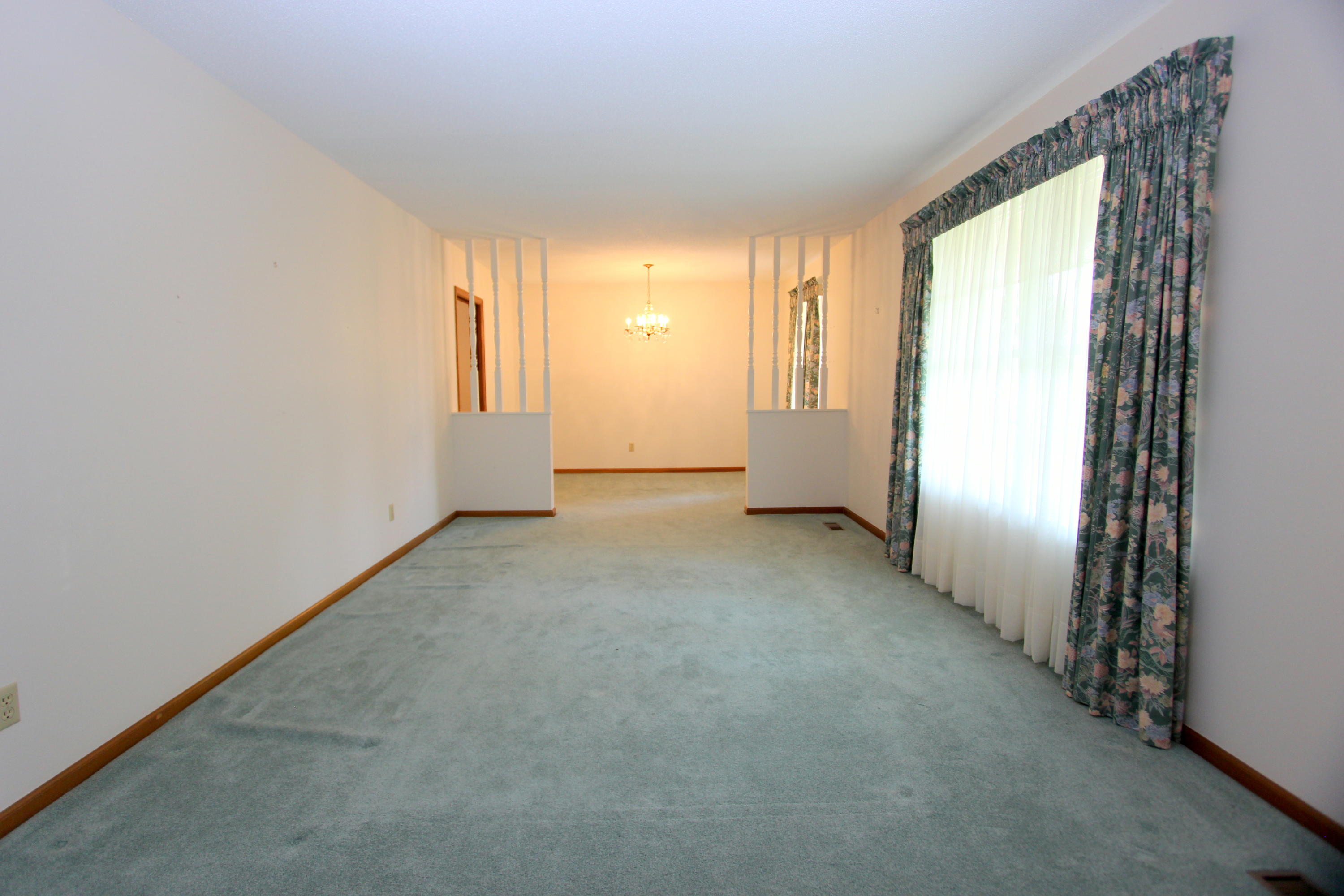 7107 Moreview Road Chattanooga, TN 37412 - Photo 7 of 38 Living Room
