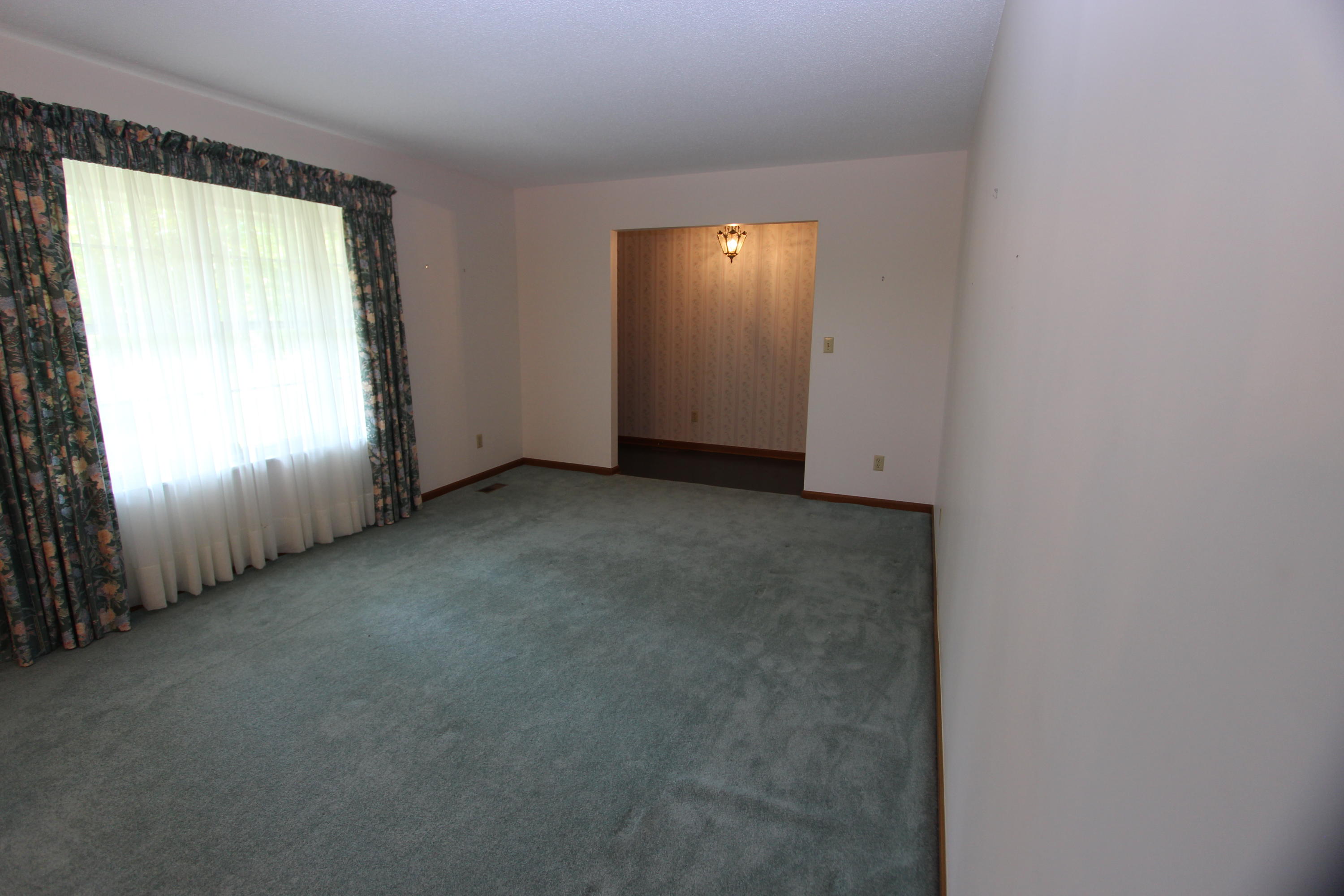 7107 Moreview Road Chattanooga, TN 37412 - Photo 8 of 38 Living Room