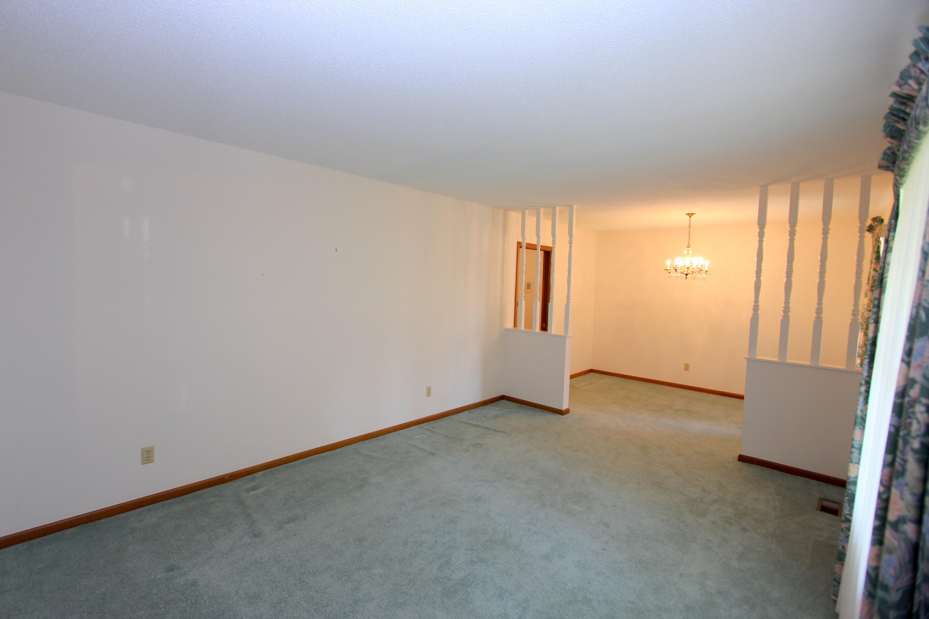 7107 Moreview Road Chattanooga, TN 37412 - Photo 9 of 38 Living Room