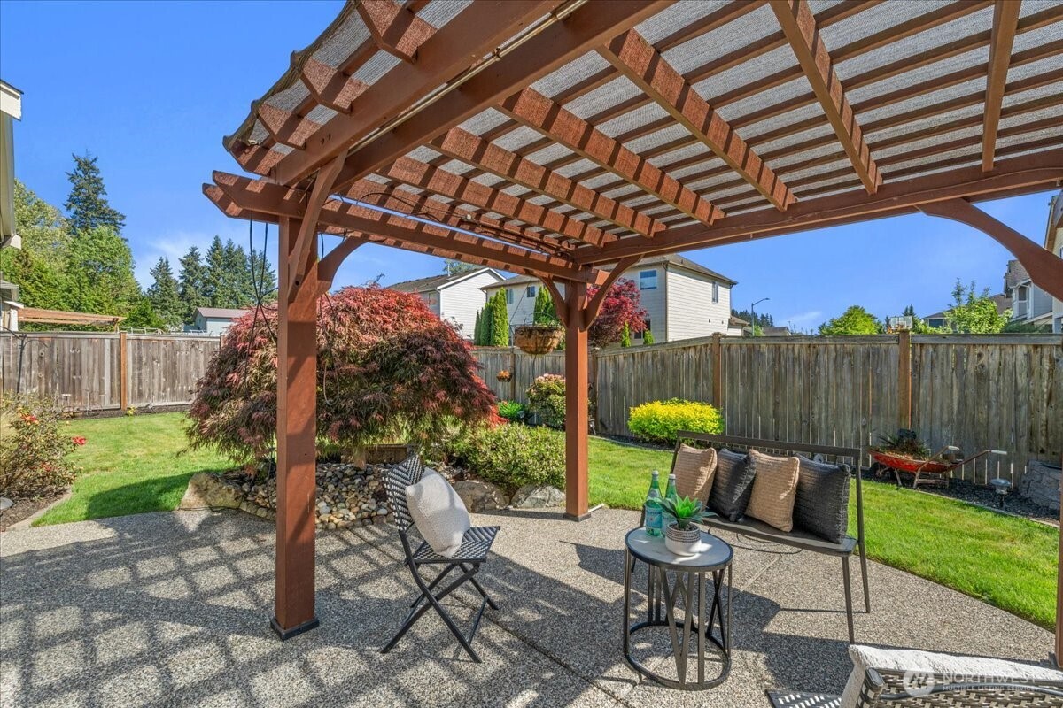 21720 39th Drive Southeast Bothell, WA 98021 - Photo 33 of 40 a patio with a table and chairs