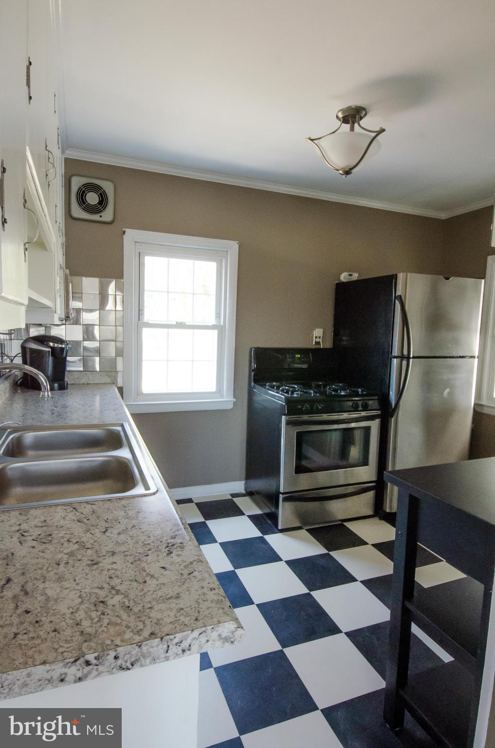 4221 Round Hill Road Silver Spring, MD 20906 - Photo 11 of 30 Kitchen