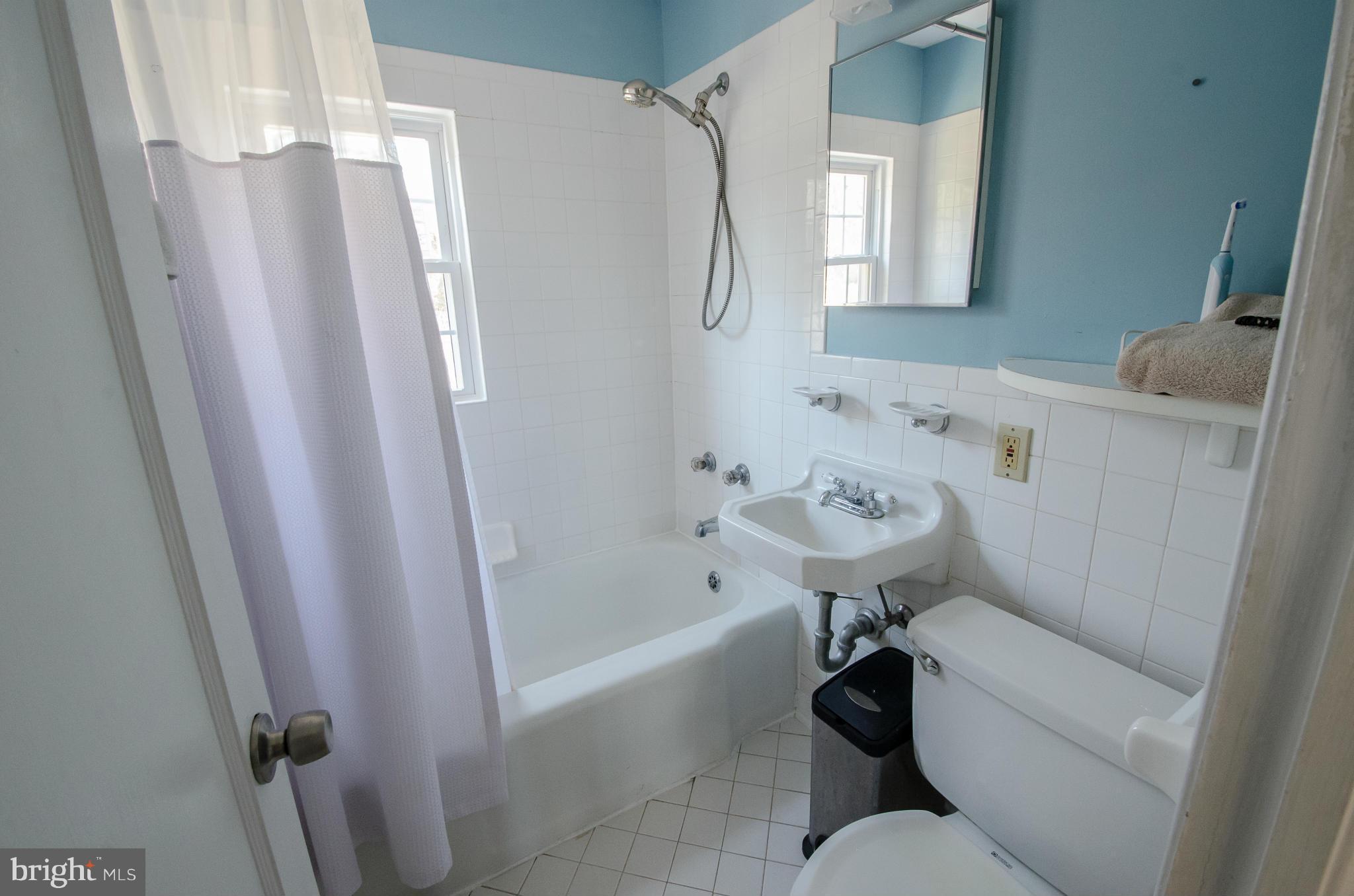 4221 Round Hill Road Silver Spring, MD 20906 - Photo 18 of 30 Bath