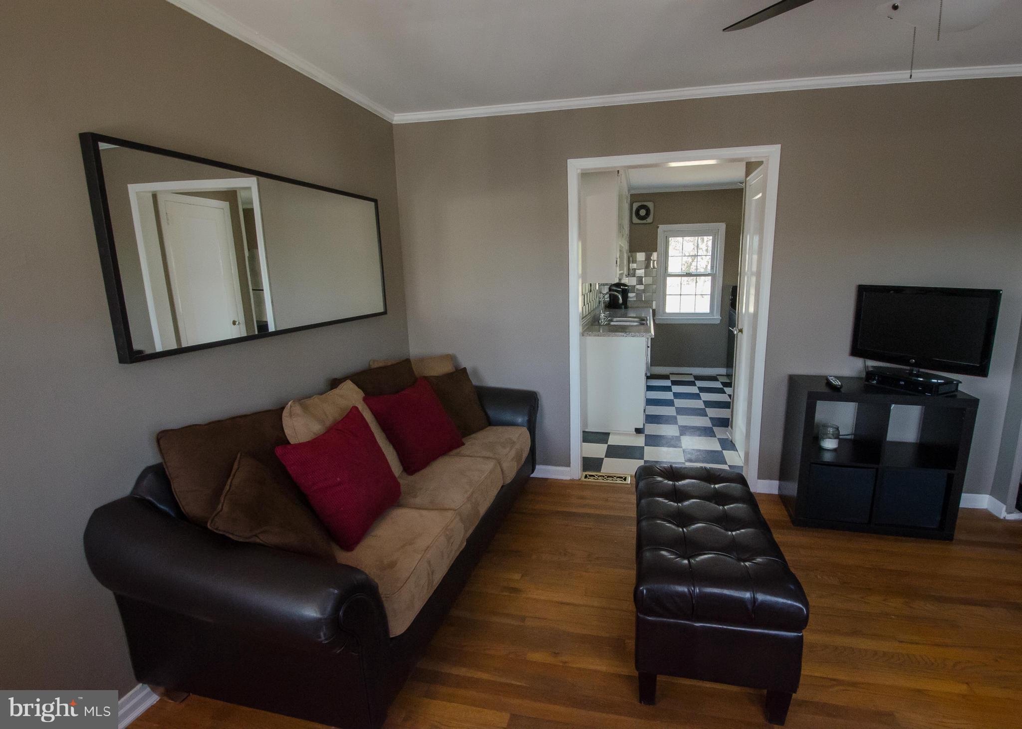 4221 Round Hill Road Silver Spring, MD 20906 - Photo 7 of 30 Living Room