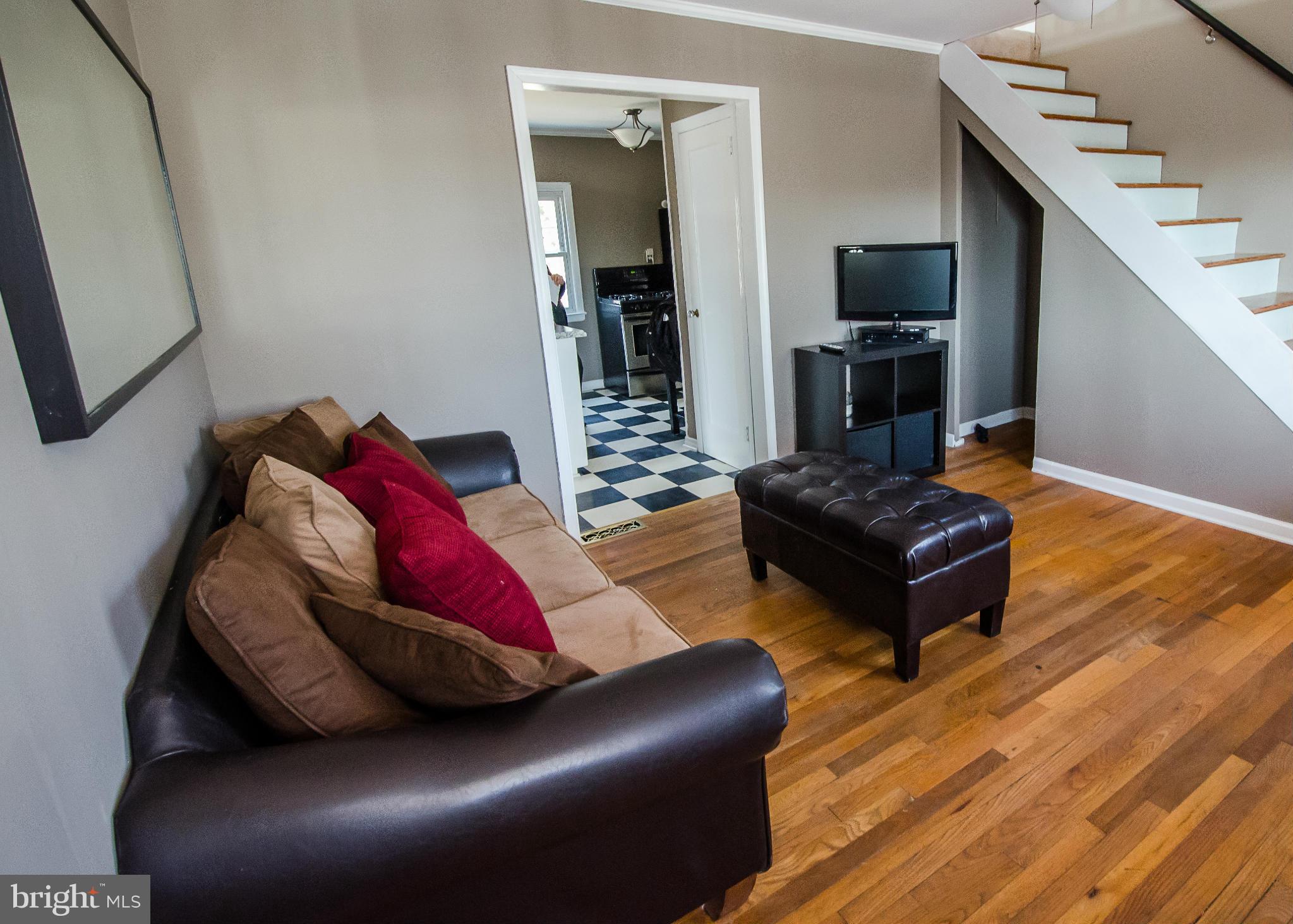 4221 Round Hill Road Silver Spring, MD 20906 - Photo 9 of 30 Living Room