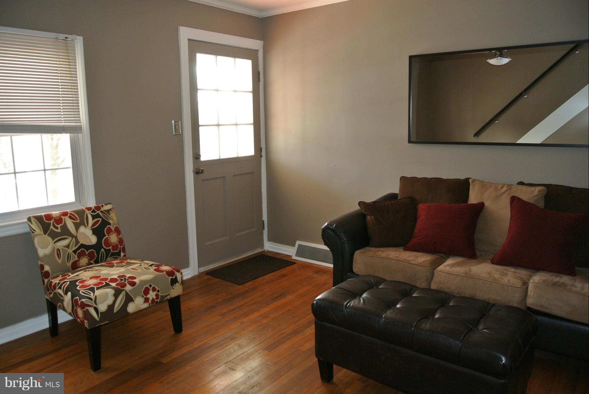 4221 Round Hill Road Silver Spring, MD 20906 - Photo 10 of 30 Living Room