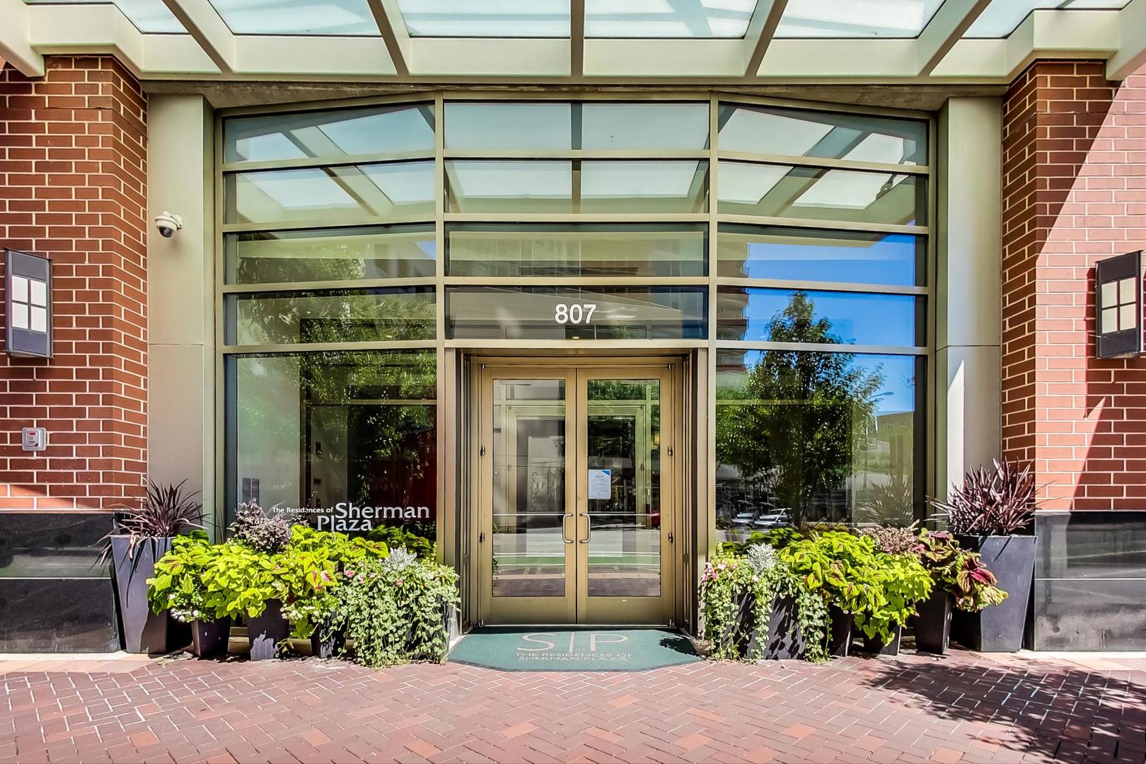807 Davis Street, Unit 710 Evanston, IL 60201 - Photo 1 of 24