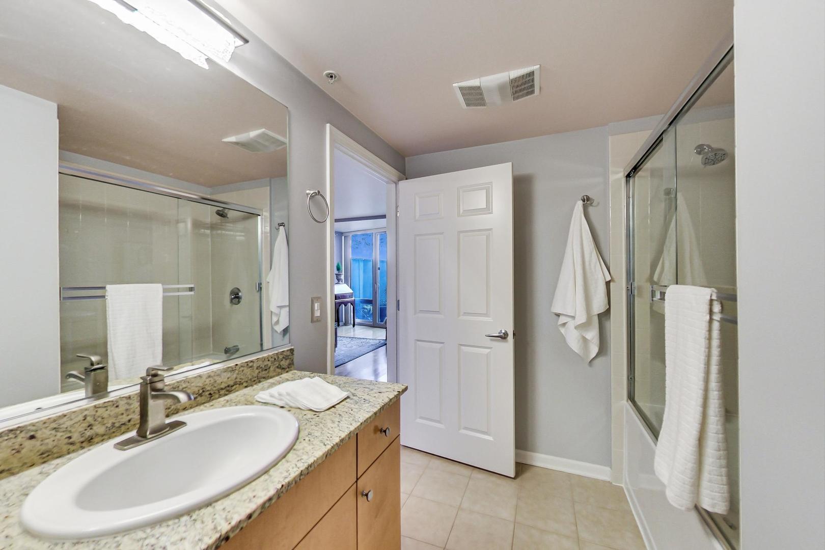 807 Davis Street, Unit 710 Evanston, IL 60201 - Photo 11 of 24