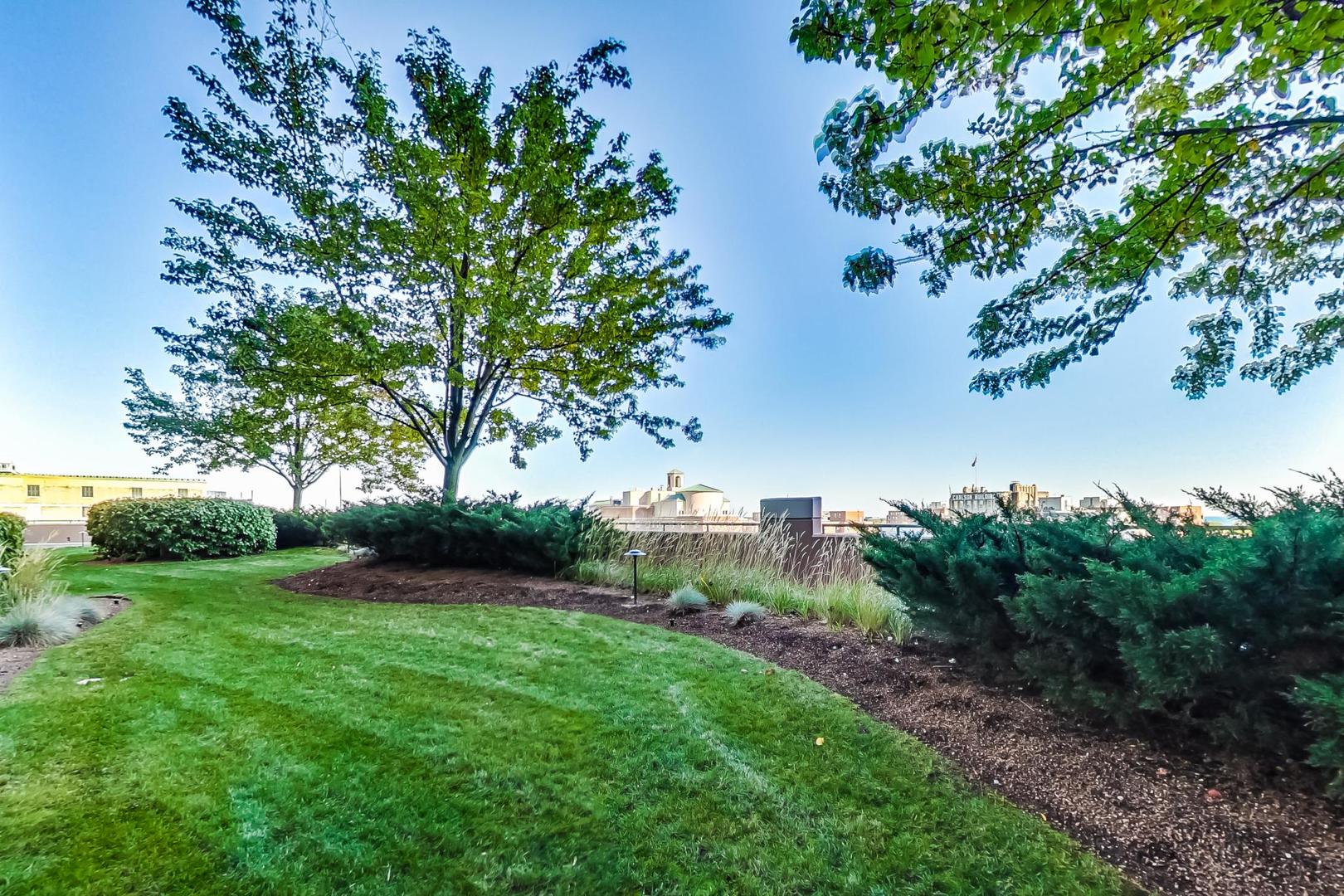 807 Davis Street, Unit 710 Evanston, IL 60201 - Photo 18 of 24